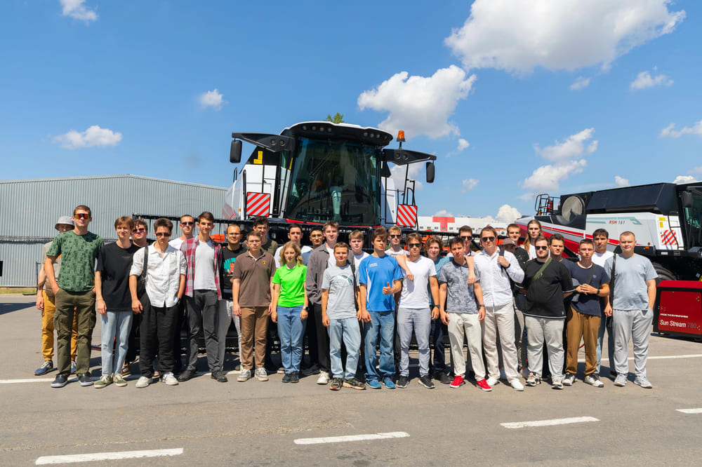 Группа студентов 2 курса МГТУ 7