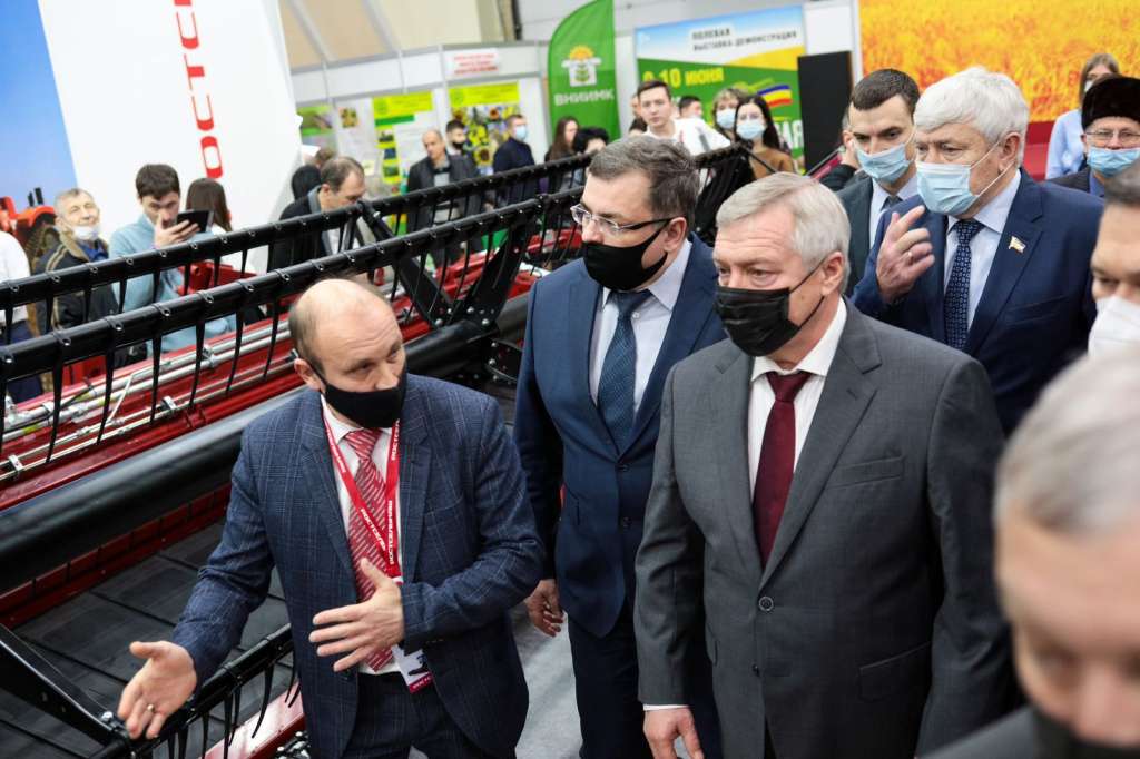 Губернатор Ростовской области на экспозиции Ростсельмаш Губернатор Ростовской области на экспозиции Ростсельмаш